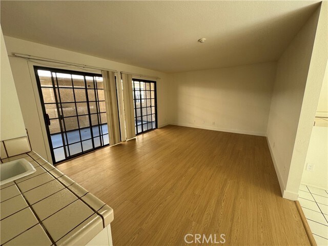 Building Photo - 526 S Catalina Ave