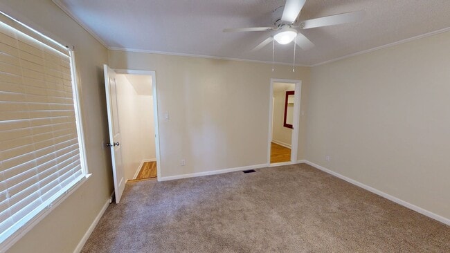 Building Photo - Charming 3 Bedroom Home with Modern Update...