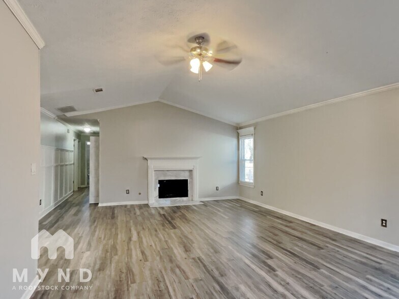 Building Photo - 5801 Meadowview Rd