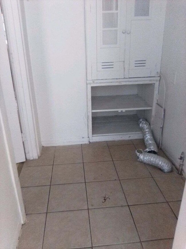 Building Photo - FOR LEASE | 2 Bd 1 Ba Home