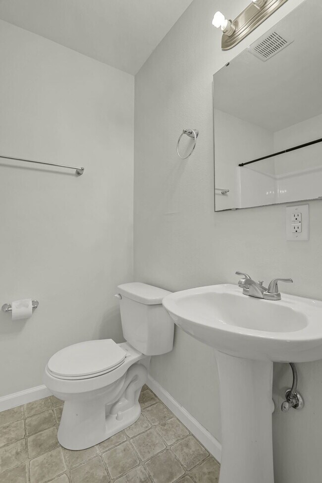 Building Photo - 1217 Grant Dr