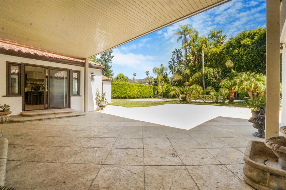 Building Photo - 114 S Layton Dr