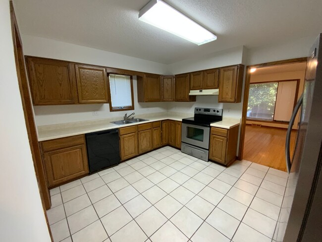 Building Photo - 201- 203 Briarcrest Ct