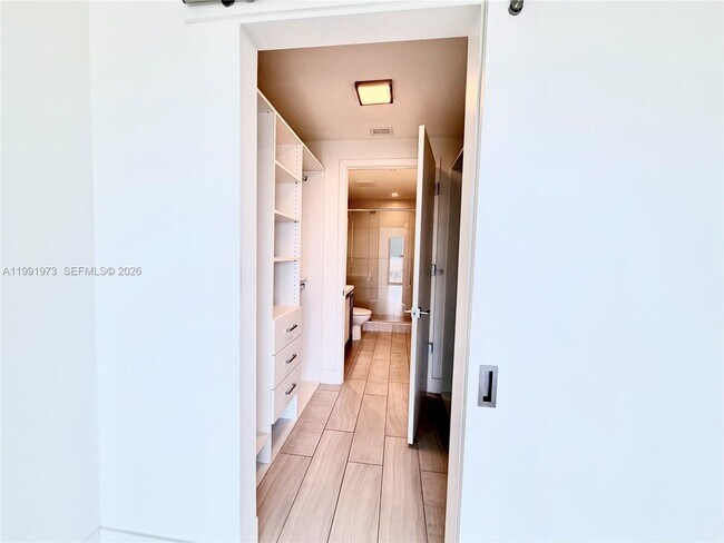 Building Photo - 2000 Metropica Wy