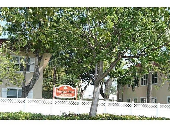 Building Photo - 280 S Cypress Rd