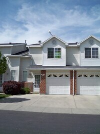 Building Photo - 3 Bedroom Townhome with Fenced Yard in Wes...