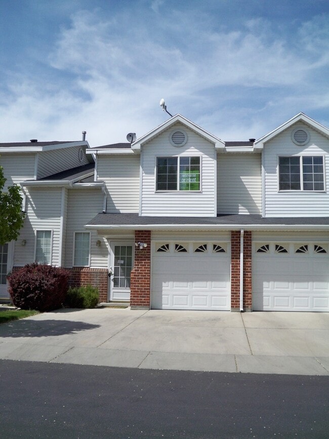 Primary Photo - 3 Bedroom Townhome with Fenced Yard in Wes...
