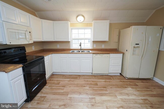 Building Photo - 308 Cherry Way