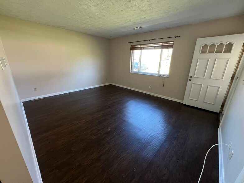 Building Photo - 157 Hickory Ln