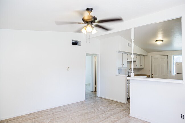 Building Photo - 2317 S Forgeus Ave