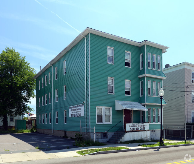 Building Photo - 162 Sawyer St