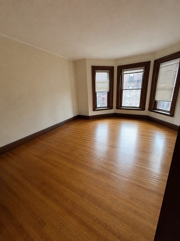 Building Photo - 305 Beacon St