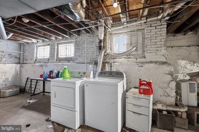 Building Photo - 4058 Irving St