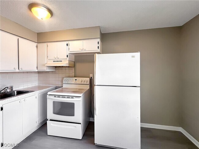 Building Photo - 13037 First St