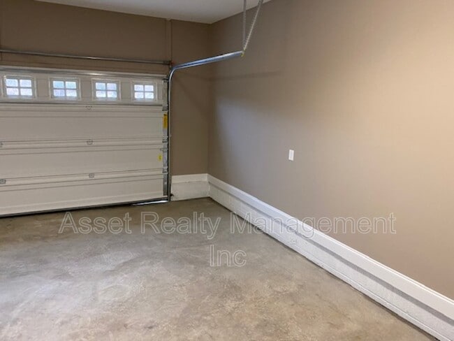 Building Photo - 124 Fallberry St