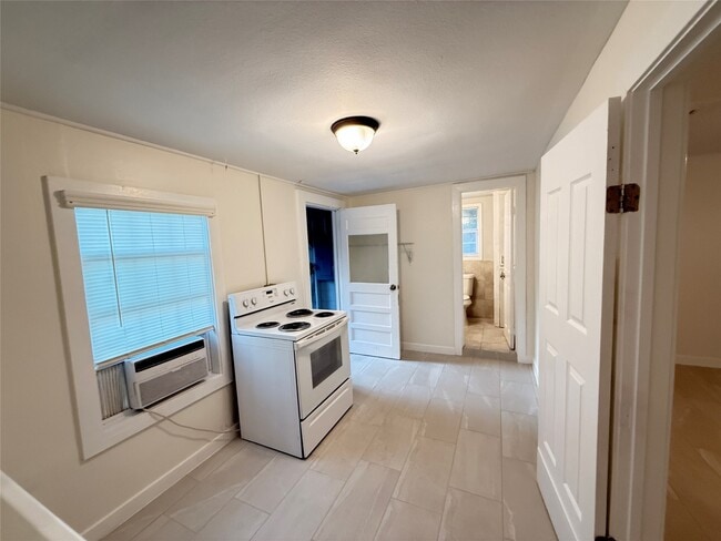 Building Photo - 17119 TX-35