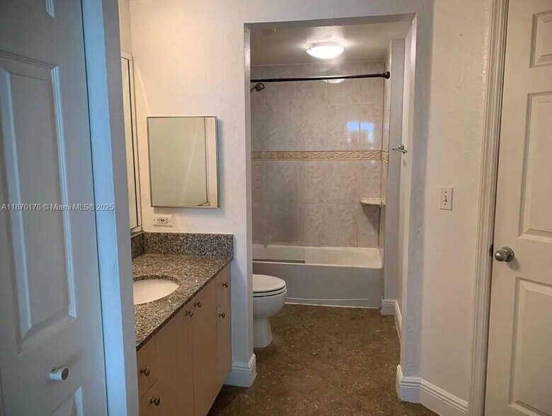 Building Photo - 2557 Centergate Dr