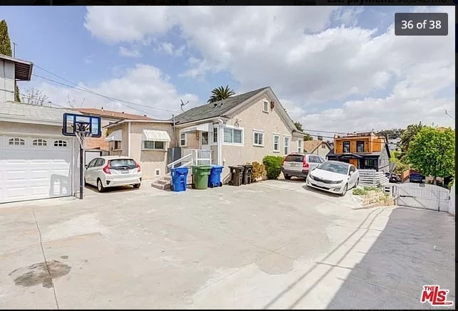 Building Photo - 923 Manzanita St