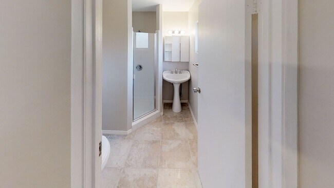 Building Photo - 5121-5123 E Falls View Dr