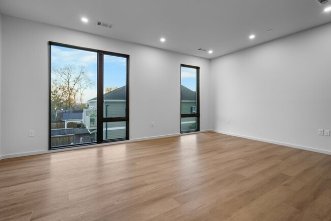 Building Photo - 500 Merritt Ave