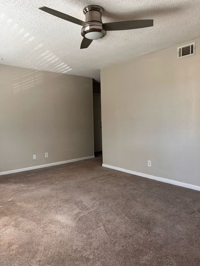 Building Photo - MOVE IN SPECIAL!!-Available 1 Bedroom Apar...