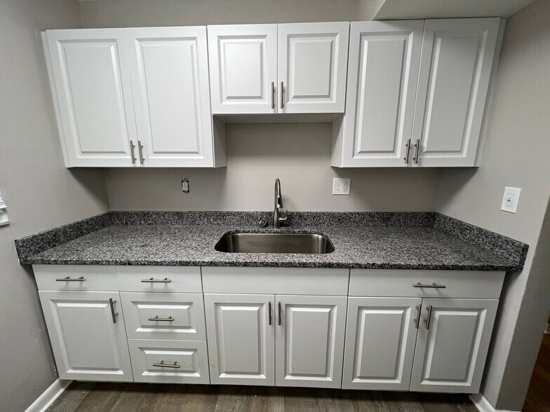 Building Photo - 1 Bed/1 Bath - Unit 16