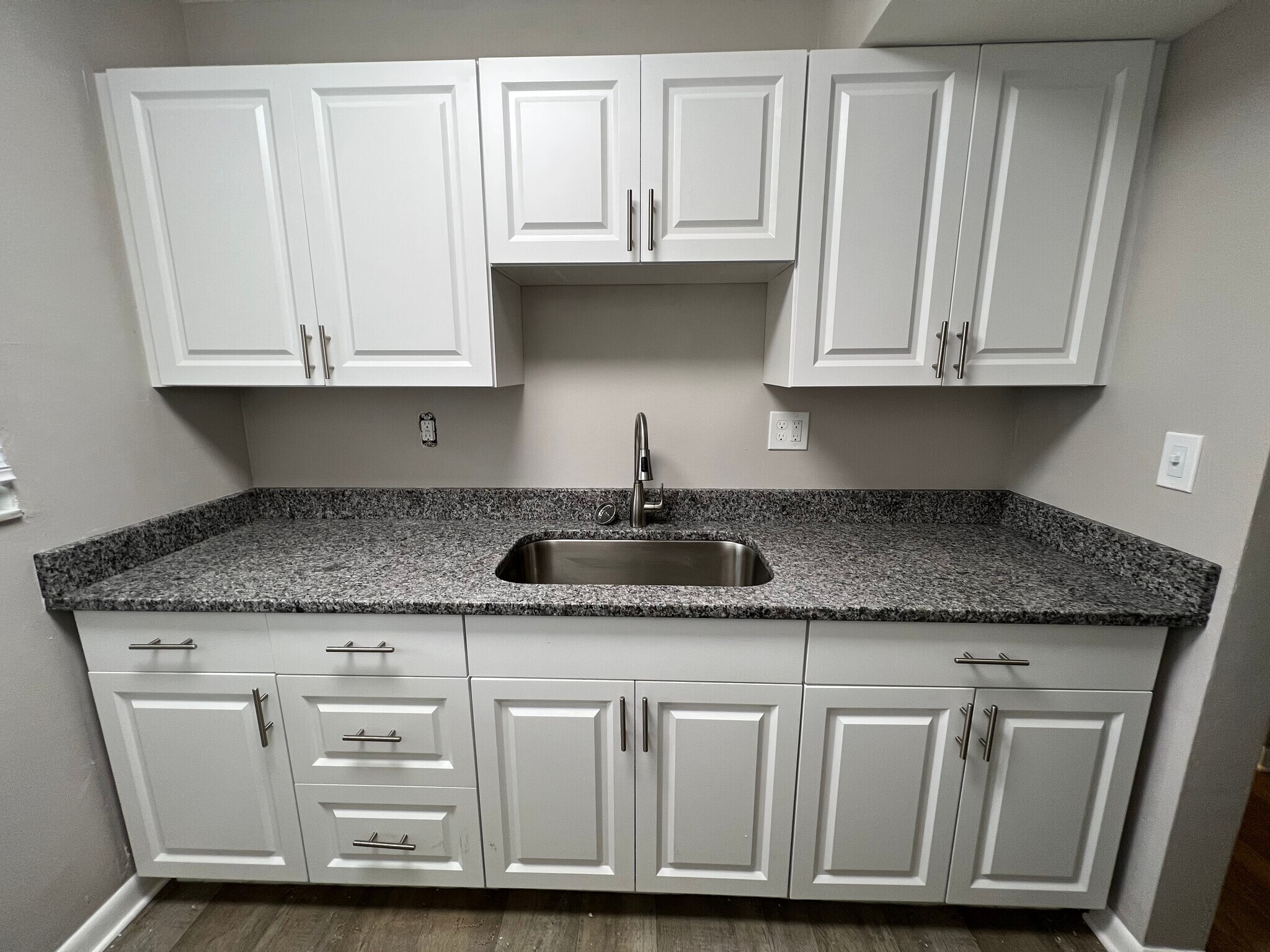 Building Photo - 1 Bed/1 Bath - Unit 16
