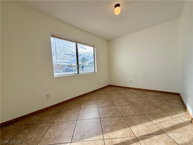 Building Photo - 525 Close Ave