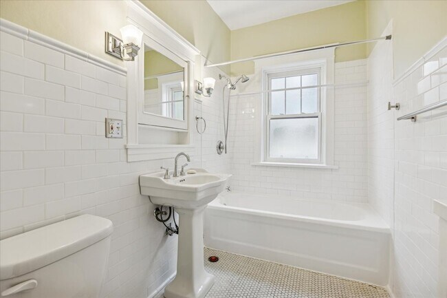 Building Photo - 5902 W Midway Park