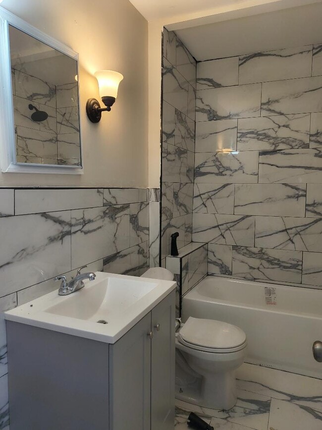 Building Photo - 616 E Wyoming Ave