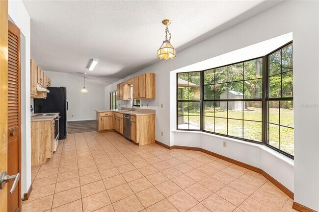 Building Photo - 6057 SE 39th Ave