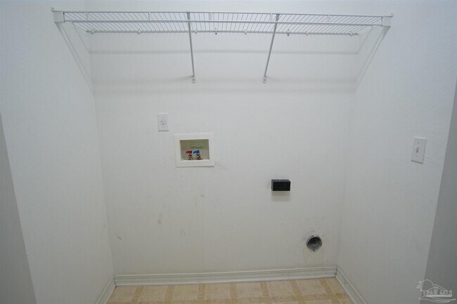 Building Photo - 8061 Stonebrook Dr