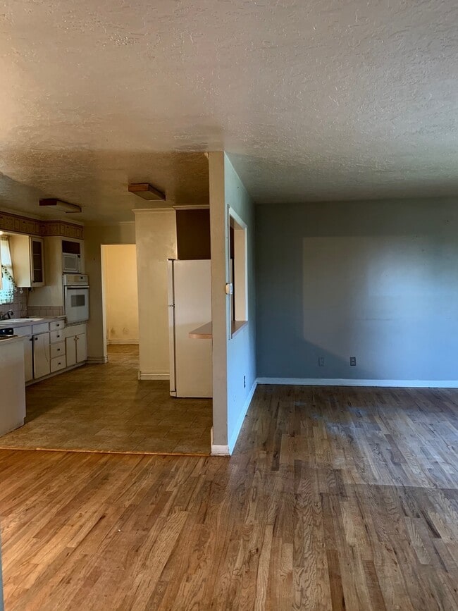 Building Photo - 3 Bedroom, 2 Bath Ranch Home with 1 Car Attached Garage in Greeley, Colorado