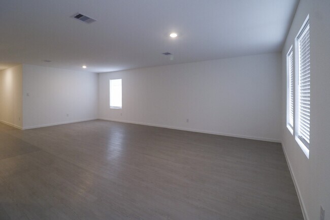 Building Photo - 2511 Night Emerald Dr