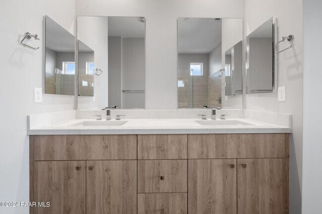 Building Photo - Beautiful Home in a Stunning 55+ Community...