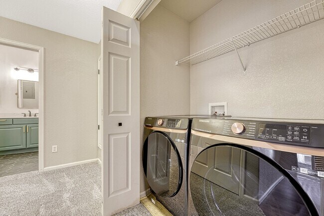 Building Photo - $1,940.95, 2 bed, 2 bath Condo located in Aurora with Central AC and In Unit Laundry