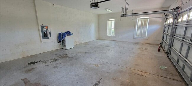 Building Photo - 3504 Somerset Cir