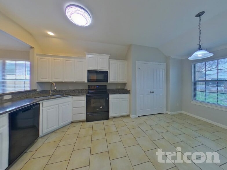 Building Photo - 804 Rambling Ct