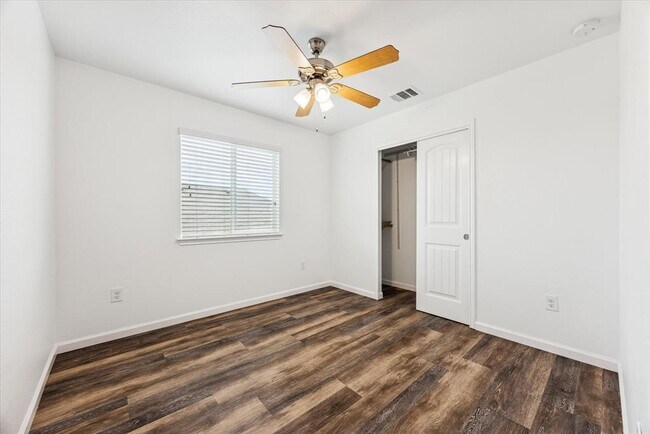 Building Photo - 1412 Elbe St