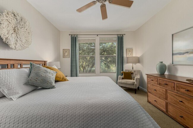 Building Photo - 10260 E White Feather Ln