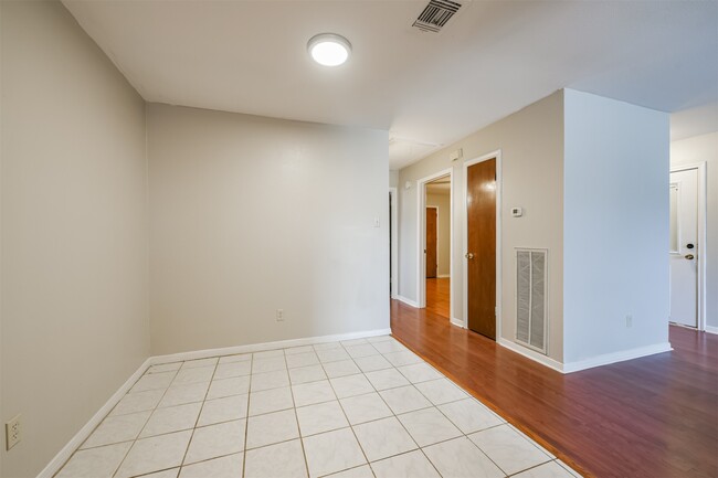 Building Photo - 4655 Orange Cir S