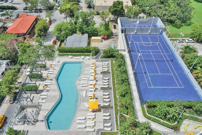 Building Photo - 501 NE 31st St