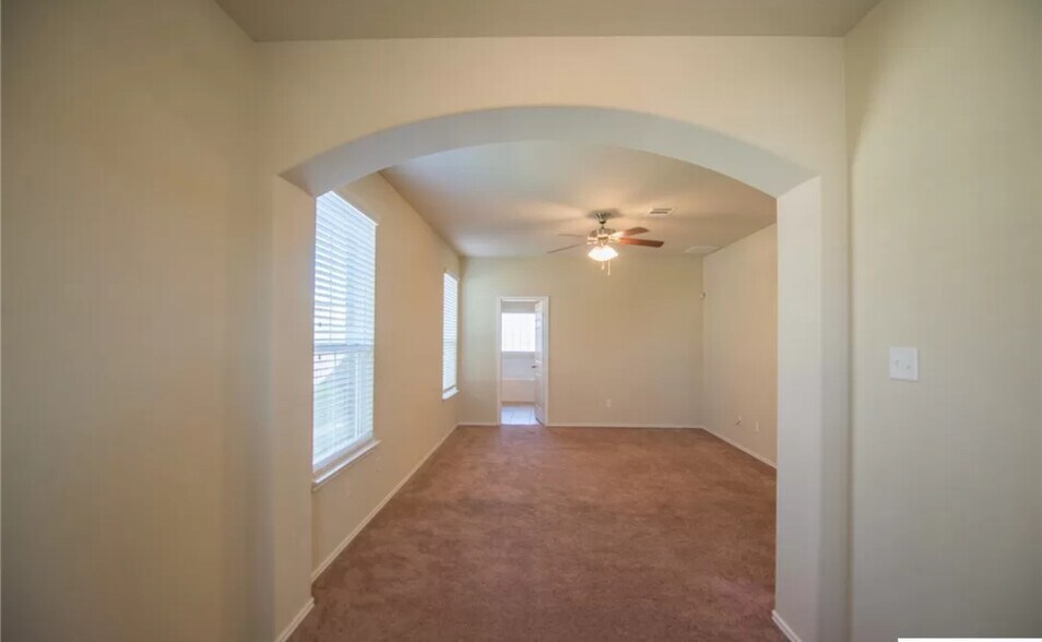 Building Photo - 3403 Cricklewood Dr
