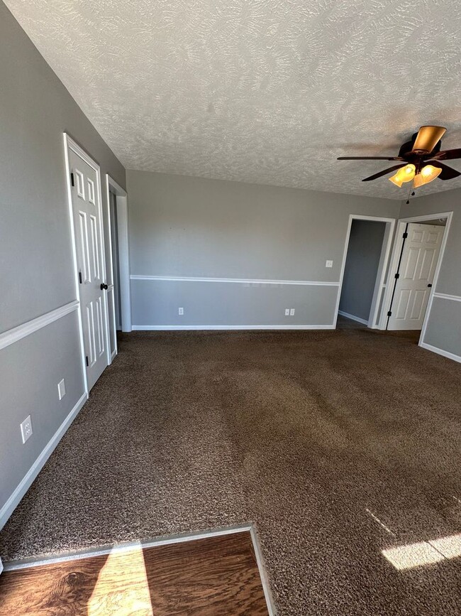Building Photo - 1009 Bobcat Dr