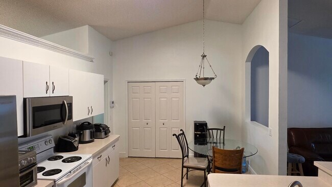 Building Photo - 6448 NW Colgate St