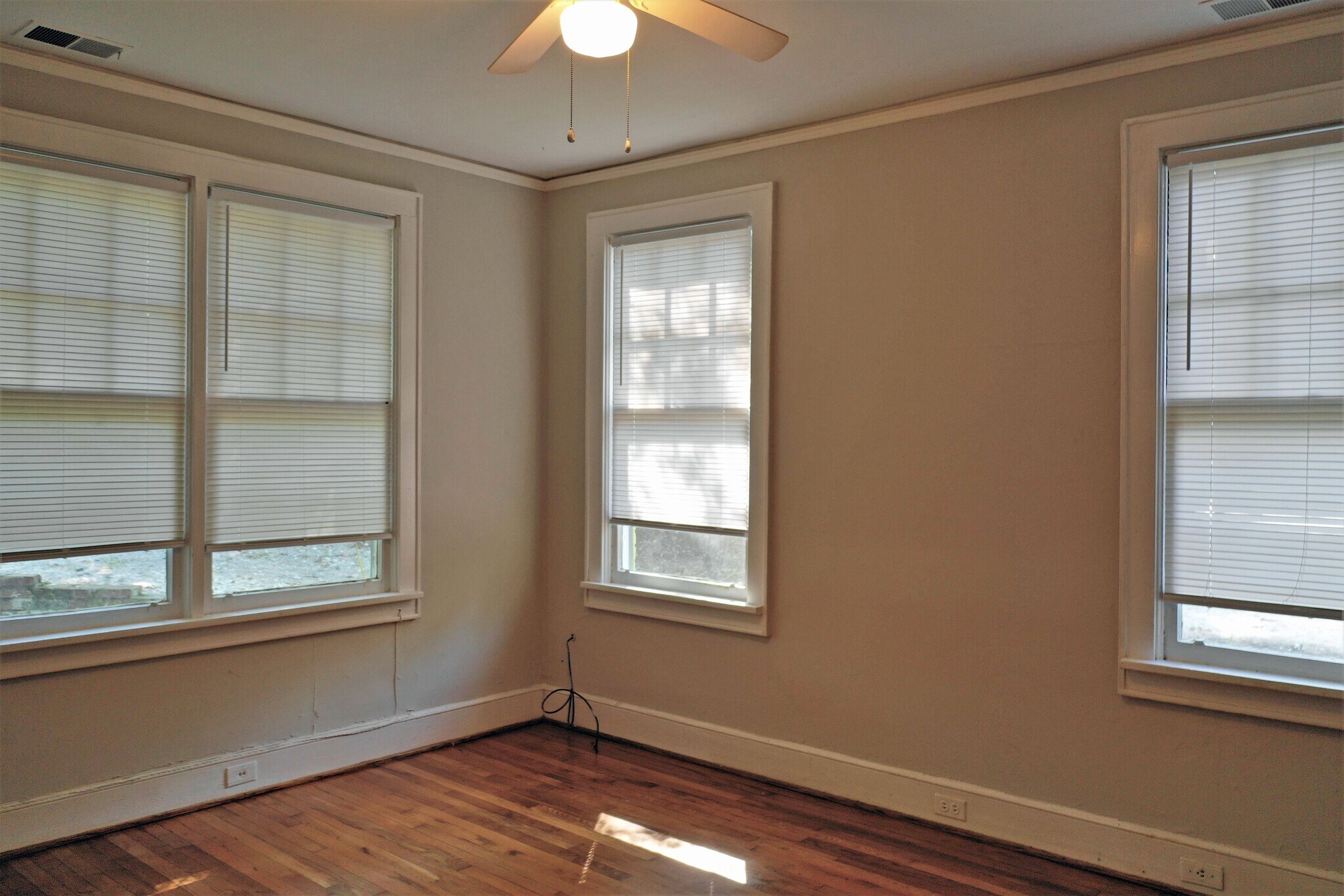 Building Photo - 120 S Harden St