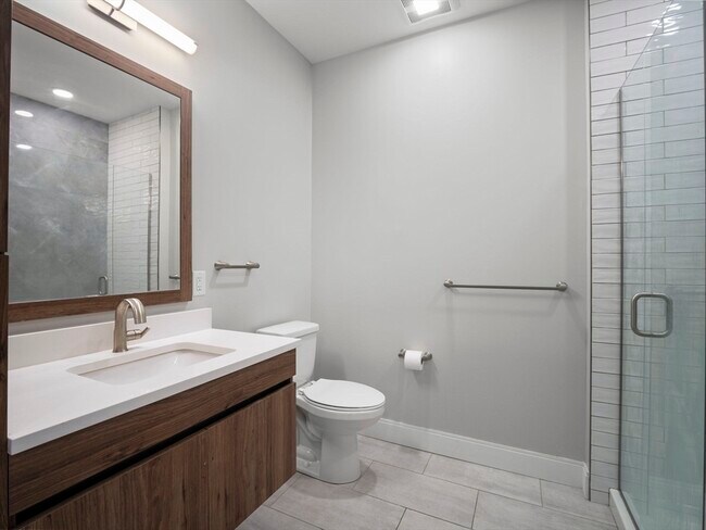 Building Photo - 9 Central St