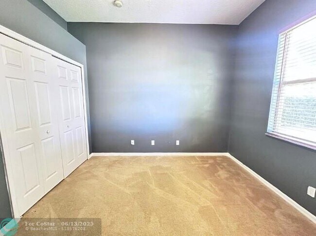 Building Photo - 2811 Serenity Cir S