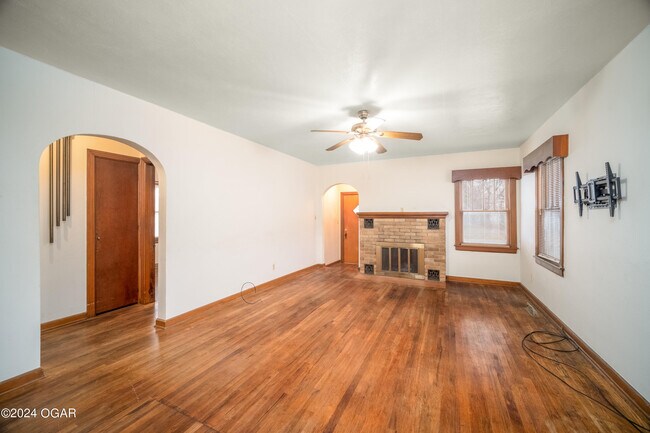 Building Photo - 421 S Patterson Ave