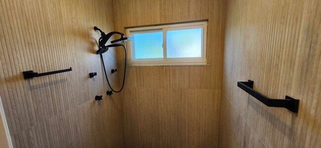 Building Photo - 301 SW Whitmore Dr